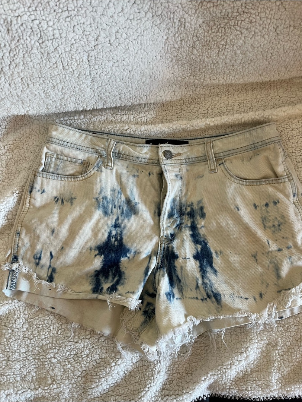 Hollister Cream Denim Shorts with Blue Tie-Dye size 31